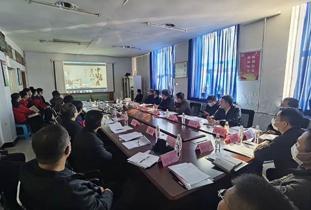 孙东深入新利官方网站制药有限责任公司主持召开现场